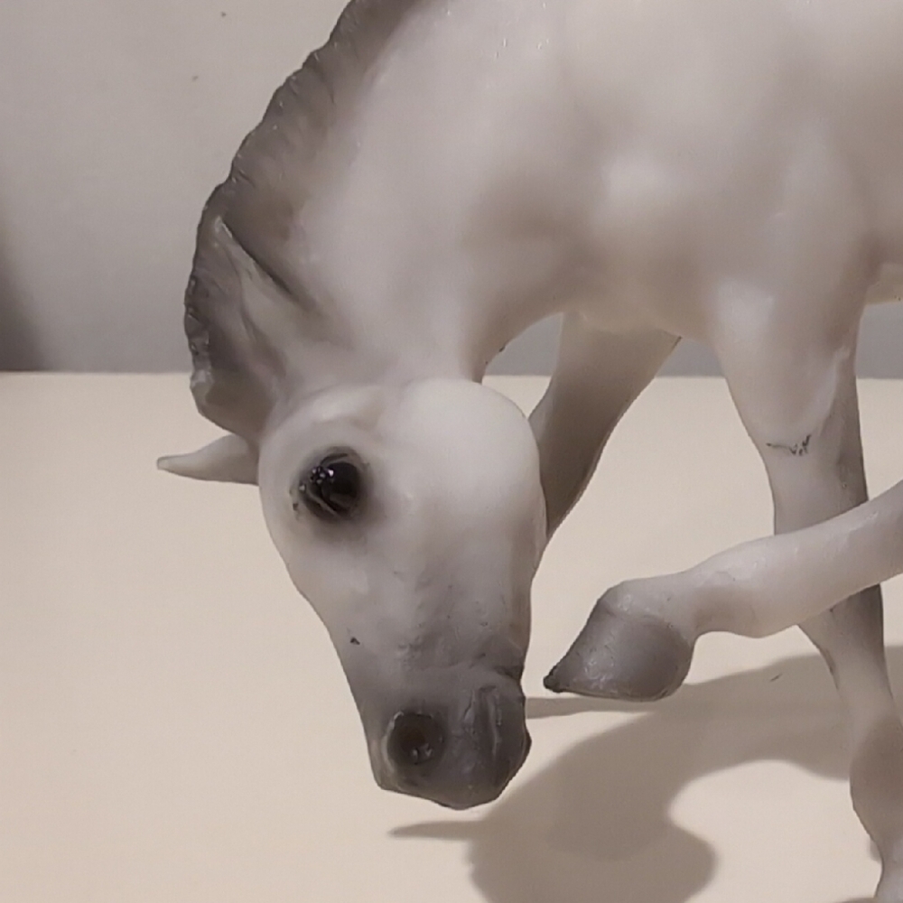 Breyer Scratching Foal - Picture 10 of 12